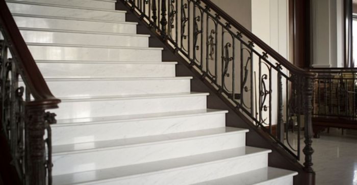 Лестница из мрамора Bianco Carrara (Бьянко Каррара)
